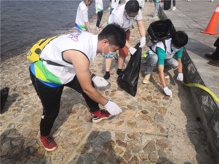 大连公司携手救援队海洋垃圾清理义工活动 (3).jpg